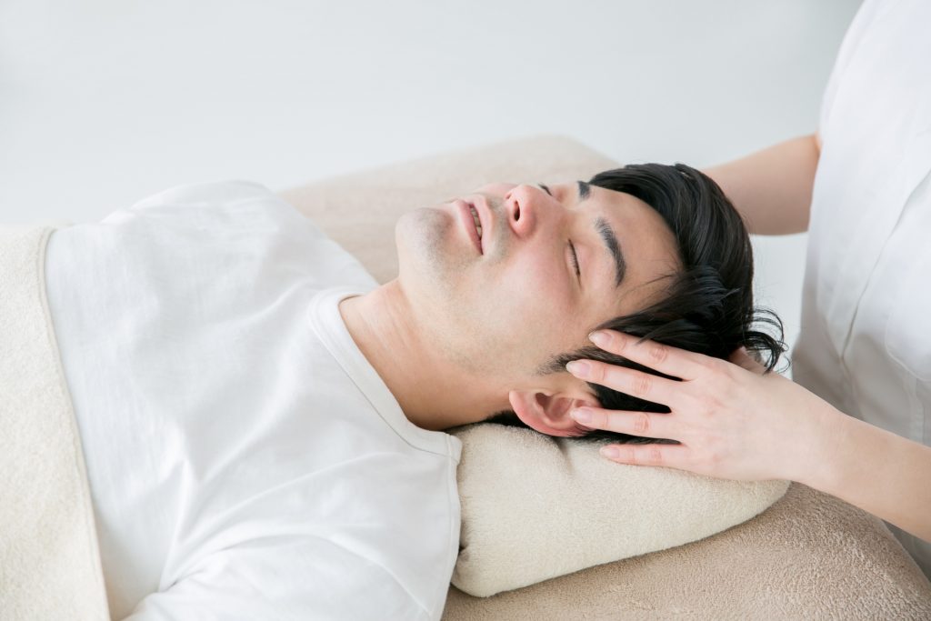 1476455 m 1024x683 薄毛に効果があるケアって何だろう？ヘッドスパや育毛剤の役割